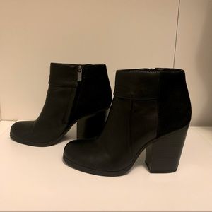 KENNETH COLE REACTION Black Booties - Size 7